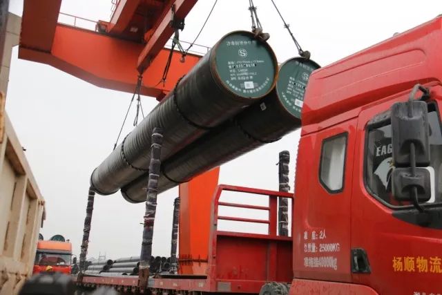 中国石化机械公司新气管道工程首批钢管正式启运